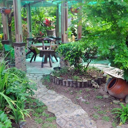 พีคเฮาส์ การ์เด้น เพนชั่น Bed & Breakfast เอลนิโด ภายนอก รูปภาพ