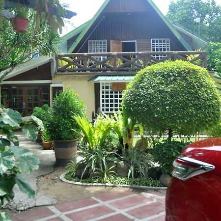 พีคเฮาส์ การ์เด้น เพนชั่น Bed & Breakfast เอลนิโด ภายนอก รูปภาพ