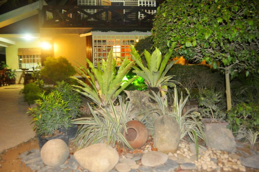 พีคเฮาส์ การ์เด้น เพนชั่น Bed & Breakfast เอลนิโด ภายนอก รูปภาพ