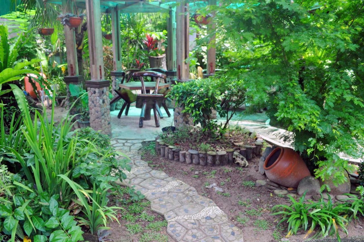 พีคเฮาส์ การ์เด้น เพนชั่น Bed & Breakfast เอลนิโด ภายนอก รูปภาพ