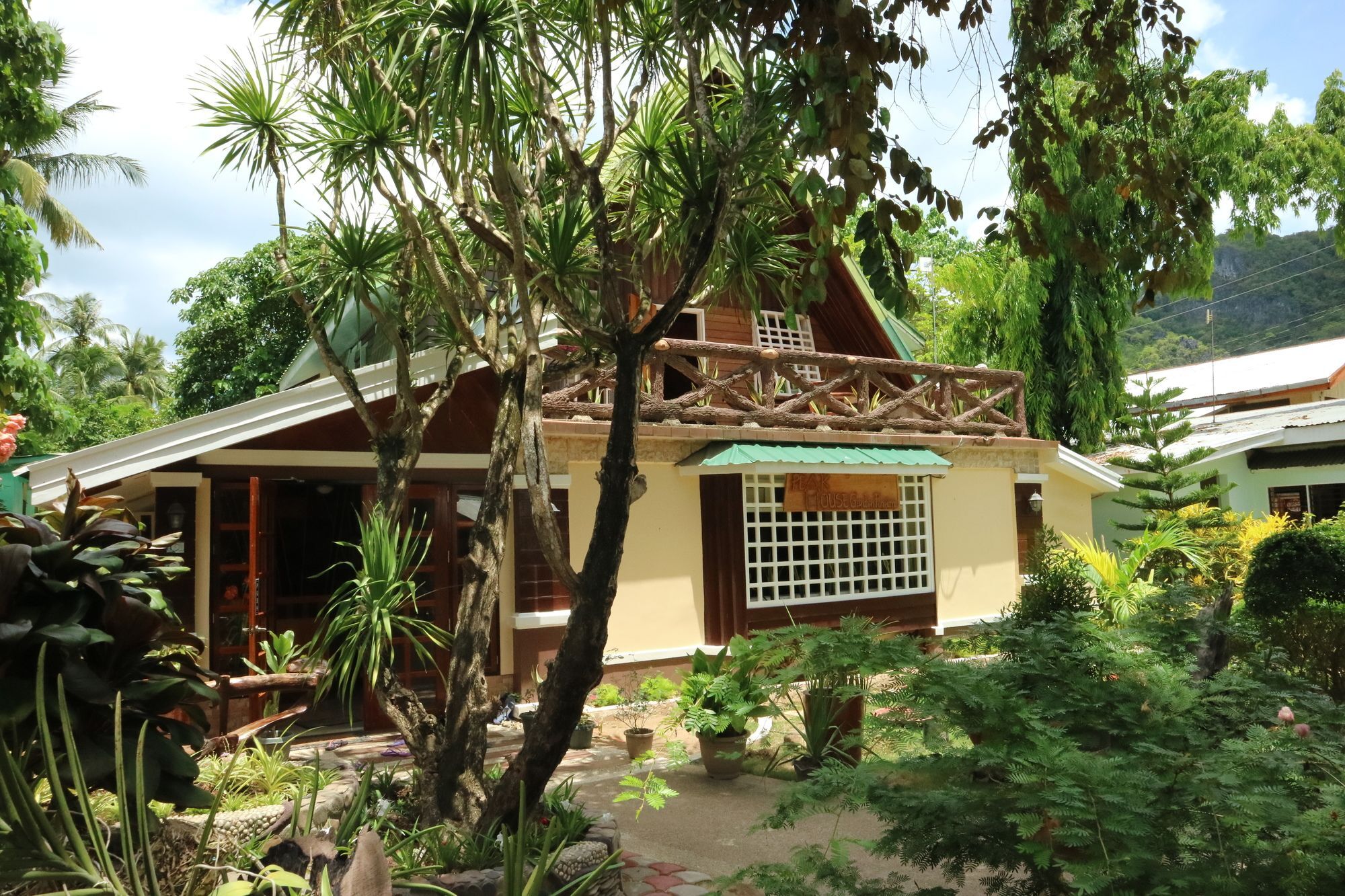 พีคเฮาส์ การ์เด้น เพนชั่น Bed & Breakfast เอลนิโด ภายนอก รูปภาพ