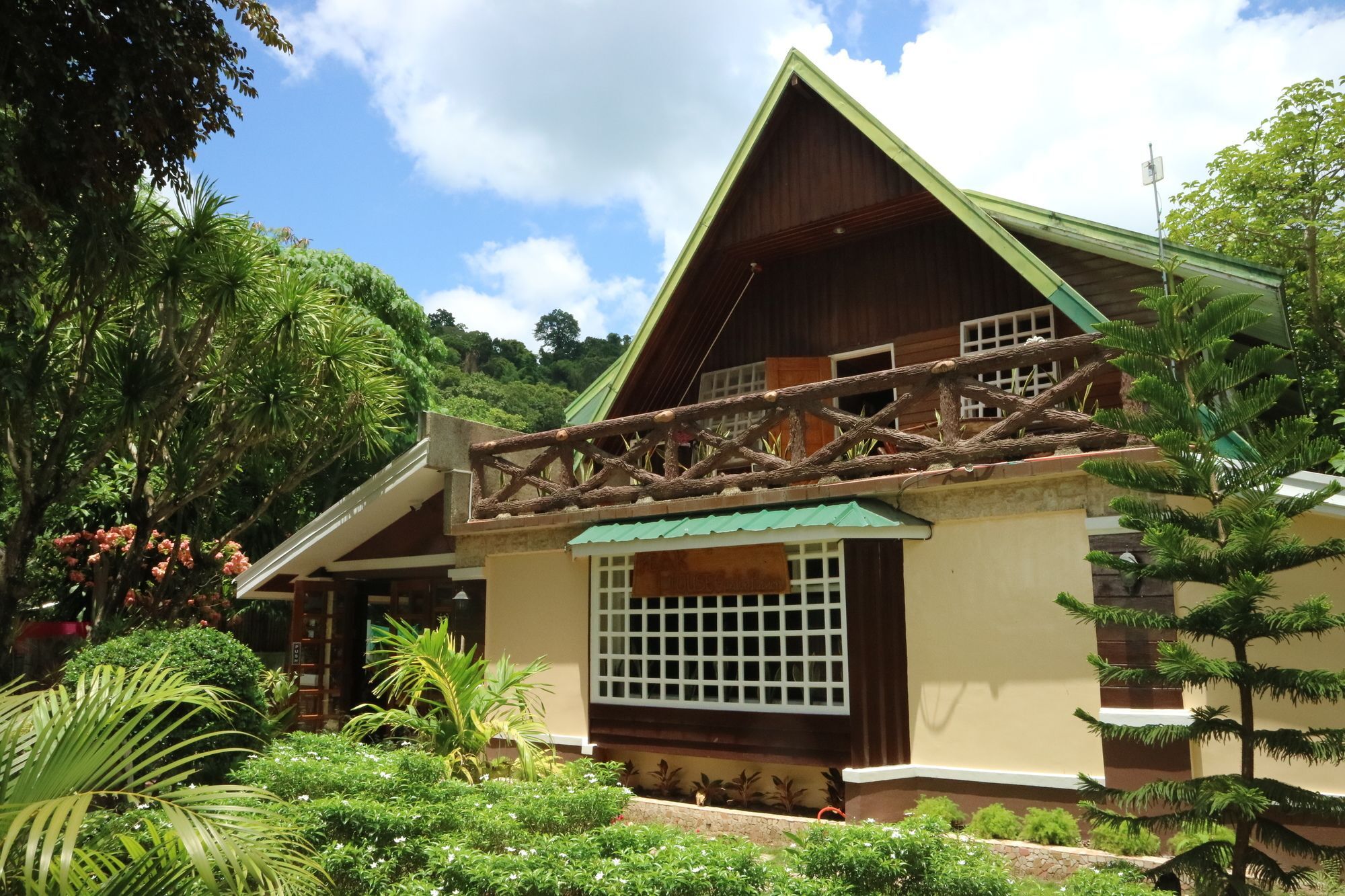 พีคเฮาส์ การ์เด้น เพนชั่น Bed & Breakfast เอลนิโด ภายนอก รูปภาพ